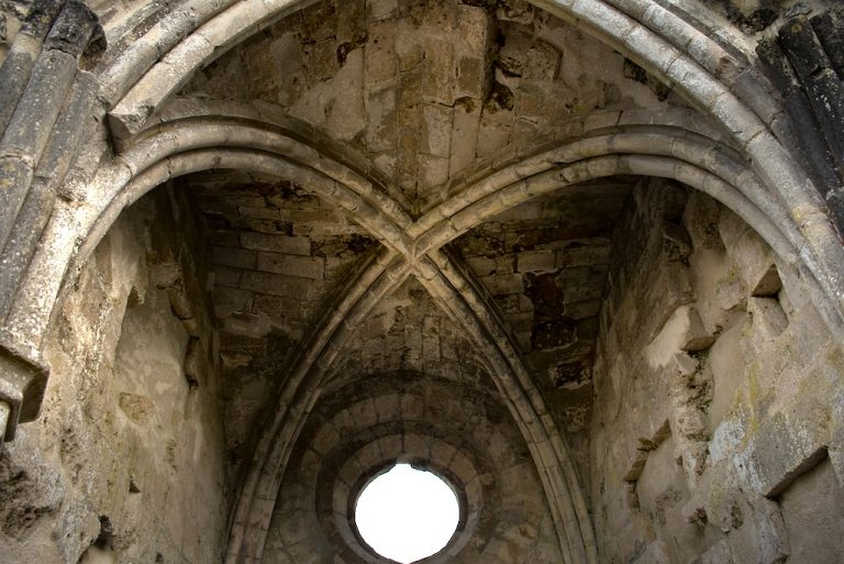 image montrant la voûte d'une chappelle éclairer